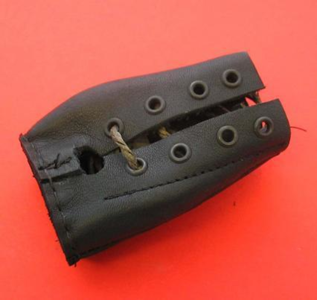 Cover, leather, rear link upper, 20/25 T101 on, 25/30