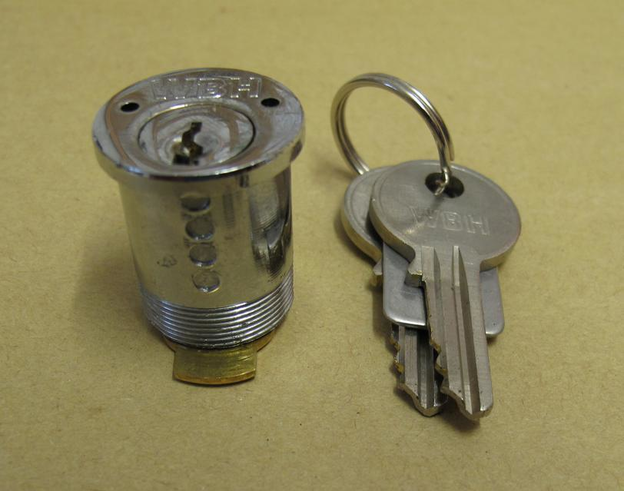 Lock barrel, complete with keys