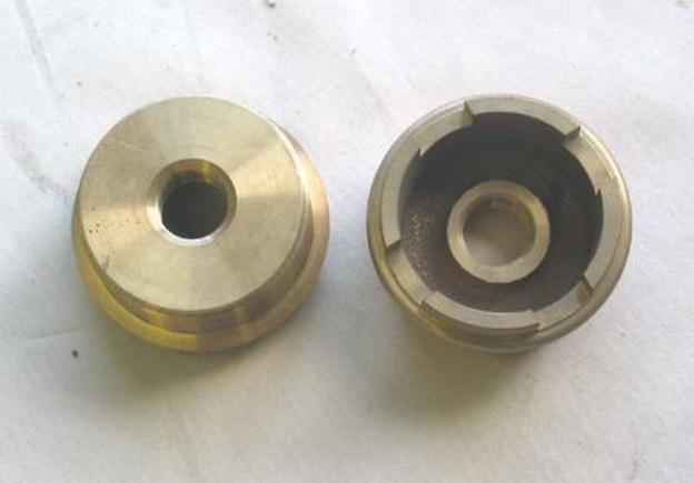 Plug, valve cover, with threaded spark plug hole, Silver Ghost