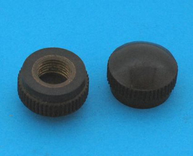 Screwed knob, centre of distributor cap